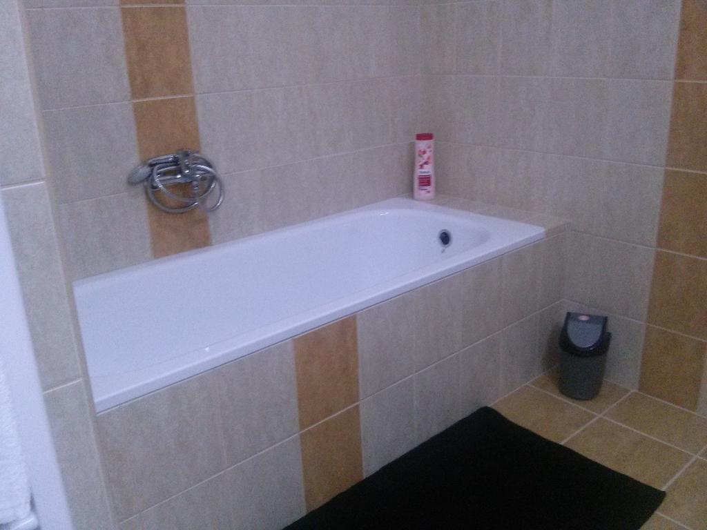 Feszek Apartman デブレツェン 部屋 写真
